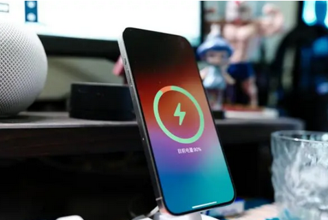 昌江苹果15换屏服务分享用什么充电器给iPhone15充电更好 